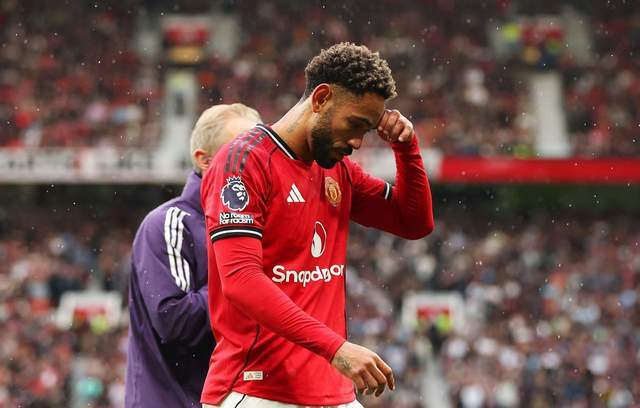 97分钟点球绝杀，B费拯救阿莫林！3-2险胜升班马，曼联赛季首胜